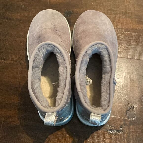 UGG CLASSIC ULTRA MINI SHINE Gray & silver boots size 9 - Picture 2 of 9